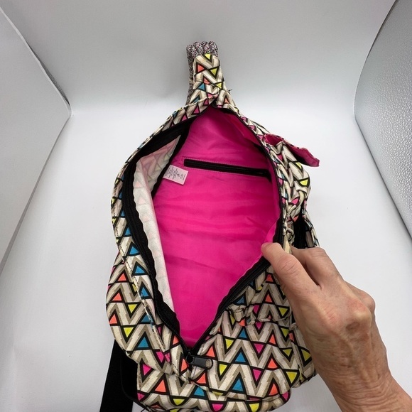 KAVU COLORFUL GEOMETRIC PATTERN SLINGBACK BAG GREAT CONDITION - Picture 8 of 15